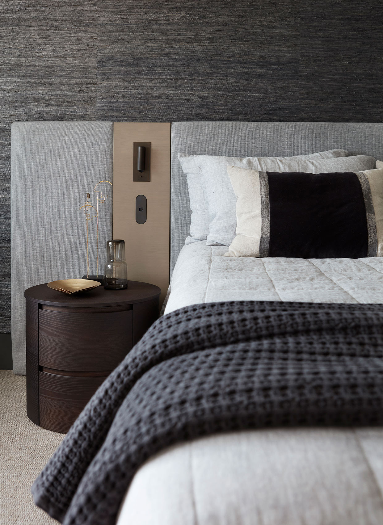 Taylors Bay family room with relaxed furnishings by Hare + Klein